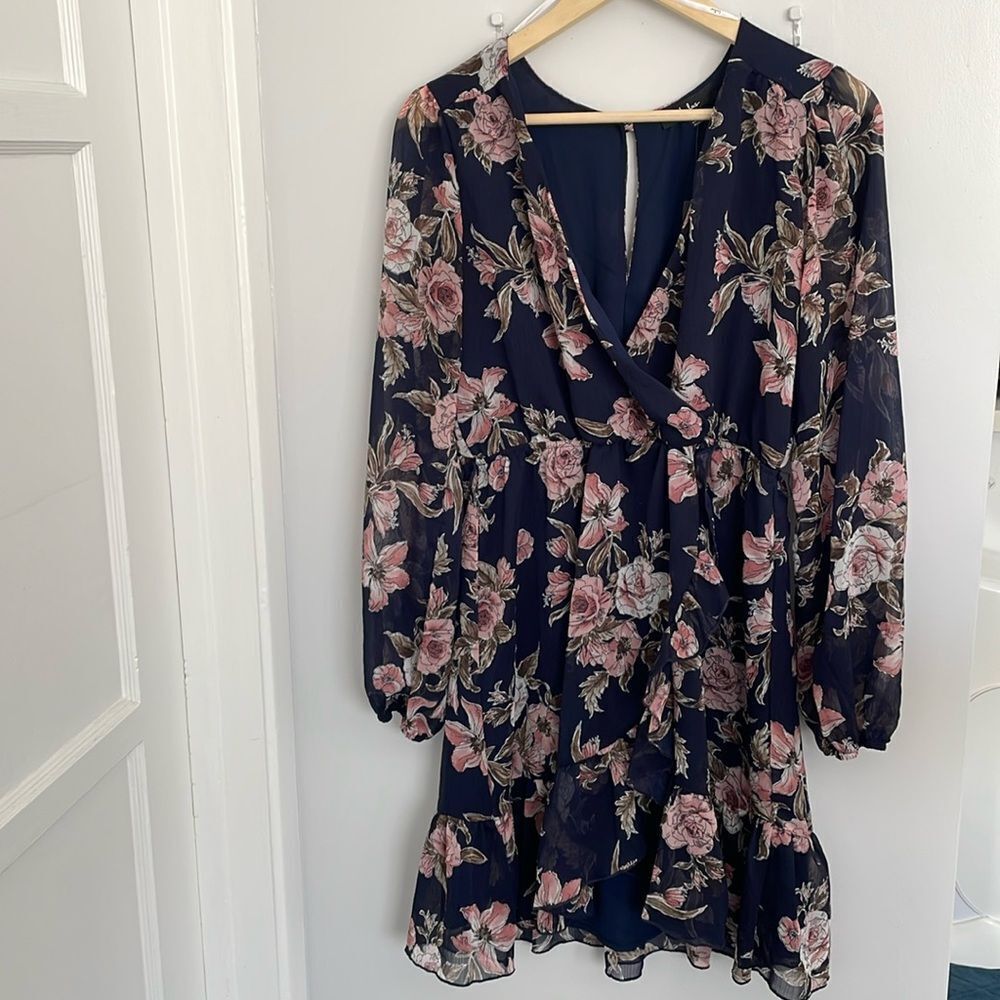 NWT Lulus women’s navy blue floral dress size L